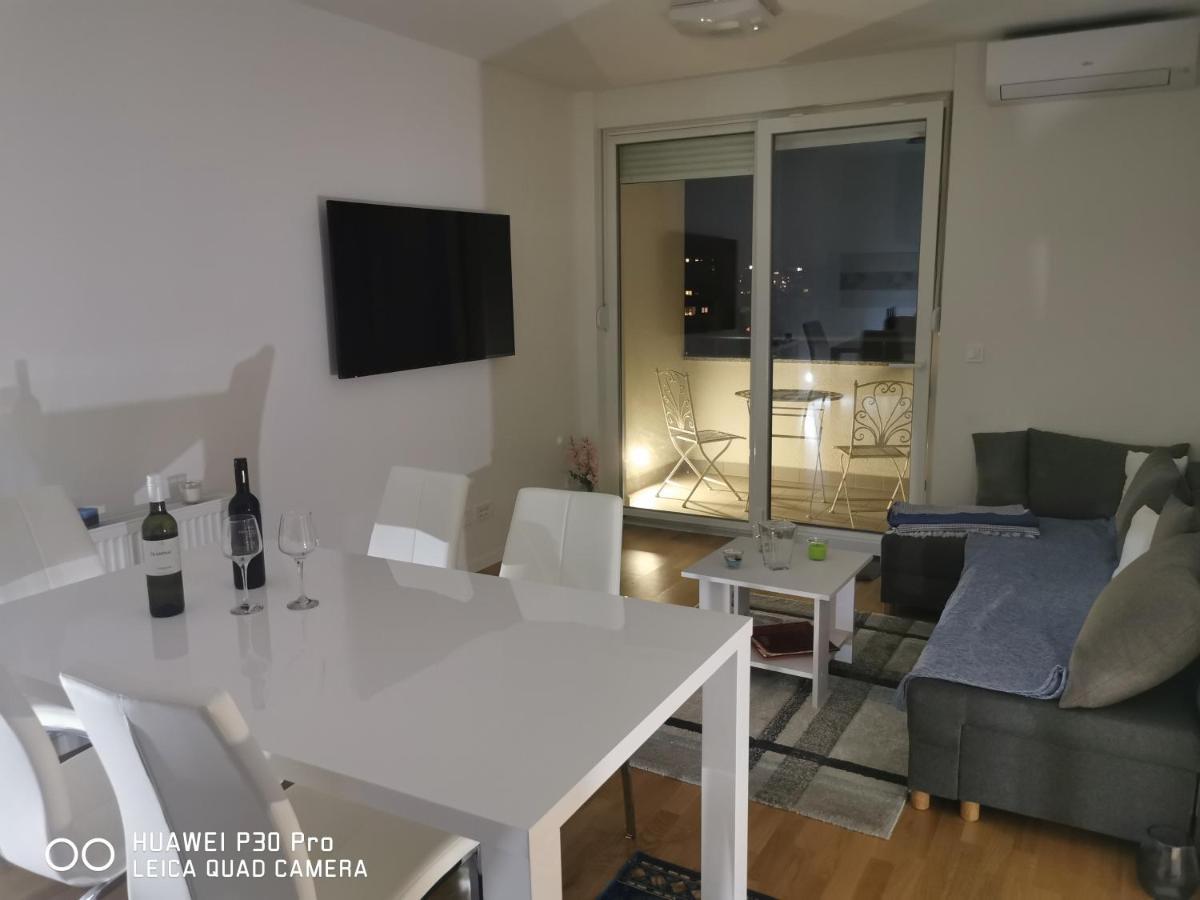 Apartment Center Pearl #new#free Reserved Parking In Garage Elevator Direct Access#business And Pleasure#city View&balcony&sunny&cafes&markets&tram#city Center#working Room#2 Toliets#2 Bedrooms
