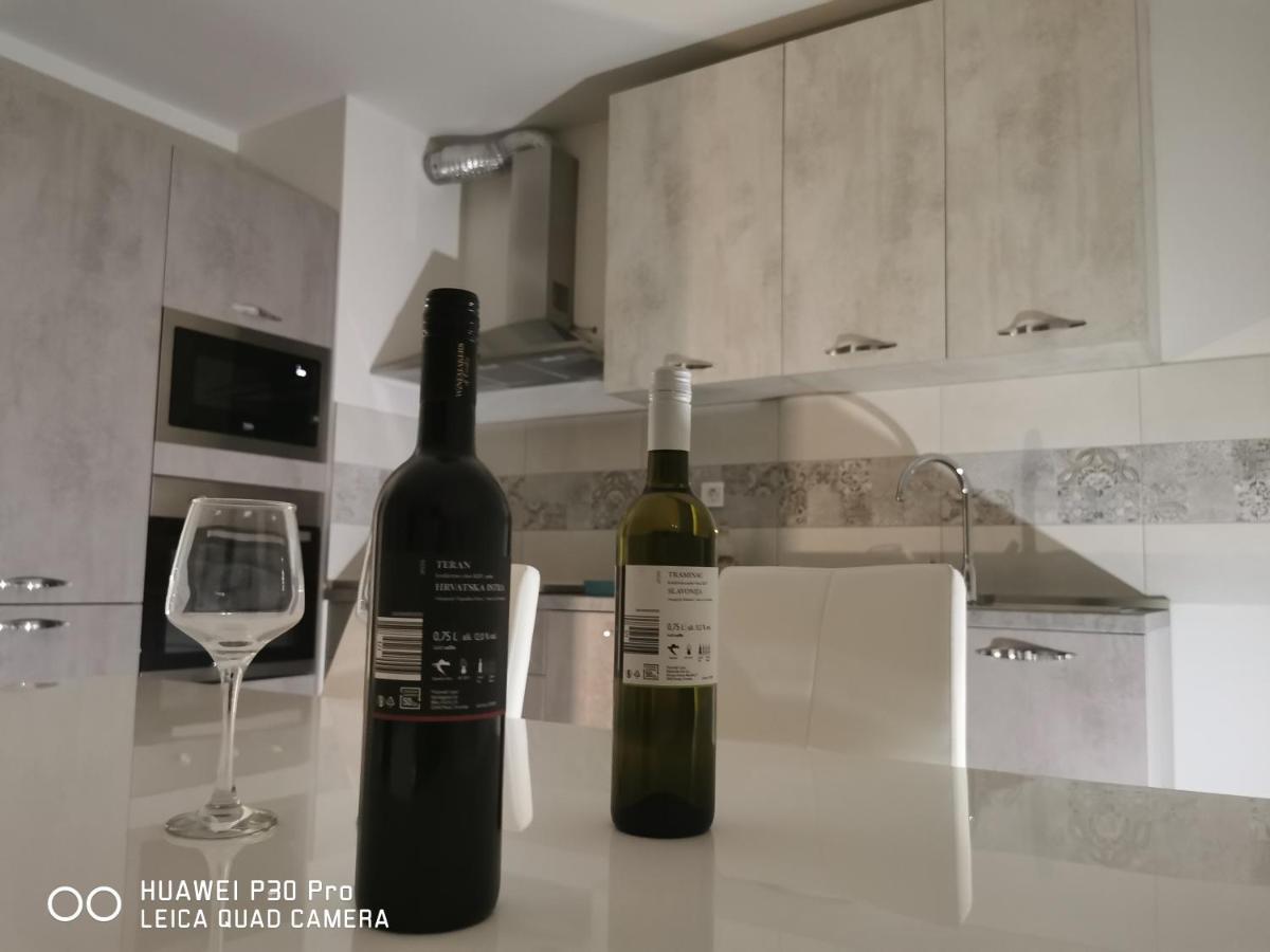 Center Pearl #new#free Reserved Parking In Garage Elevator Direct Access#business And Pleasure#city View&balcony&sunny&cafes&markets&tram#city Center#working Room#2 Toliets#2 Bedrooms Apartment Zagreb