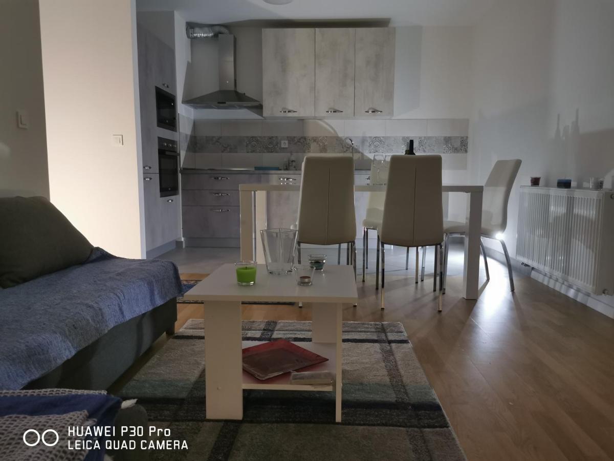 Center Pearl #new#free Reserved Parking In Garage Elevator Direct Access#business And Pleasure#city View&balcony&sunny&cafes&markets&tram#city Center#working Room#2 Toliets#2 Bedrooms Apartment