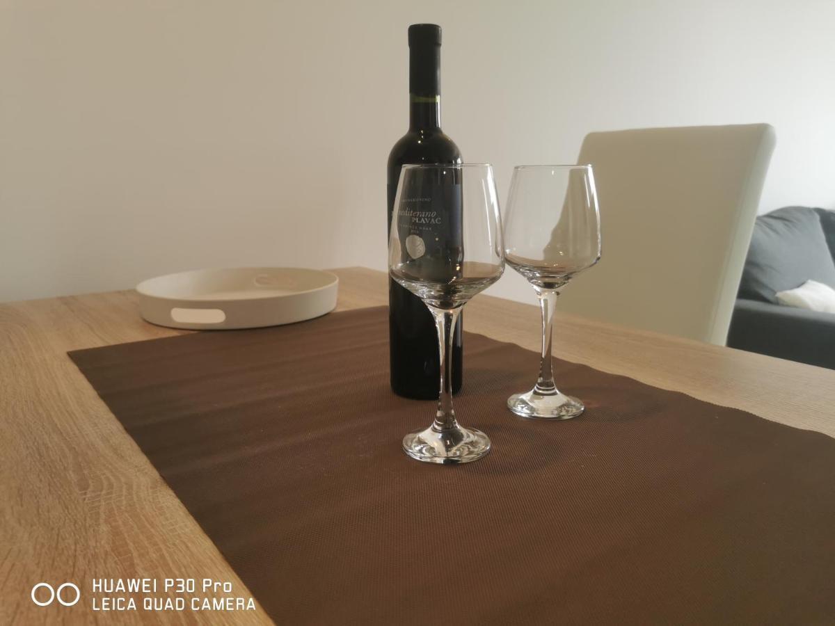 Center Pearl #new#free Reserved Parking In Garage Elevator Direct Access#business And Pleasure#city View&balcony&sunny&cafes&markets&tram#city Center#working Room#2 Toliets#2 Bedrooms Apartment *