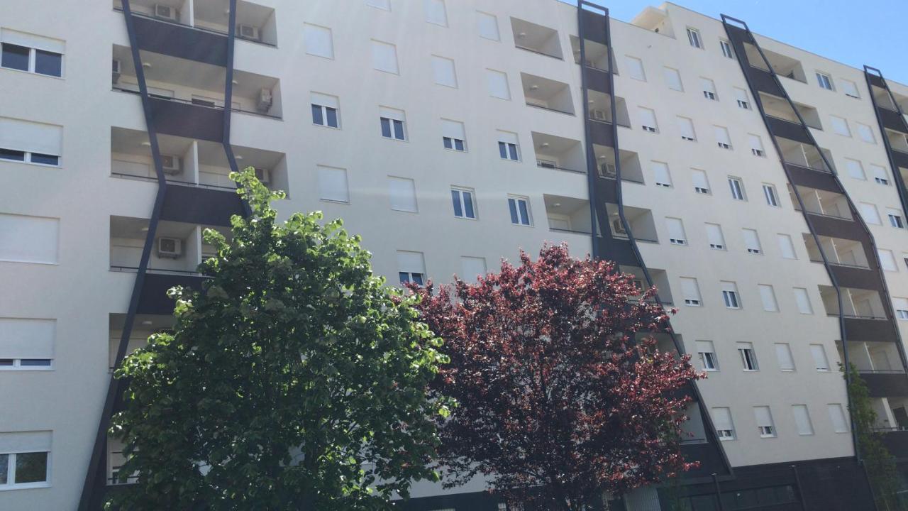 Center Pearl #new#free Reserved Parking In Garage Elevator Direct Access#business And Pleasure#city View&balcony&sunny&cafes&markets&tram#city Center#working Room#2 Toliets#2 Bedrooms *