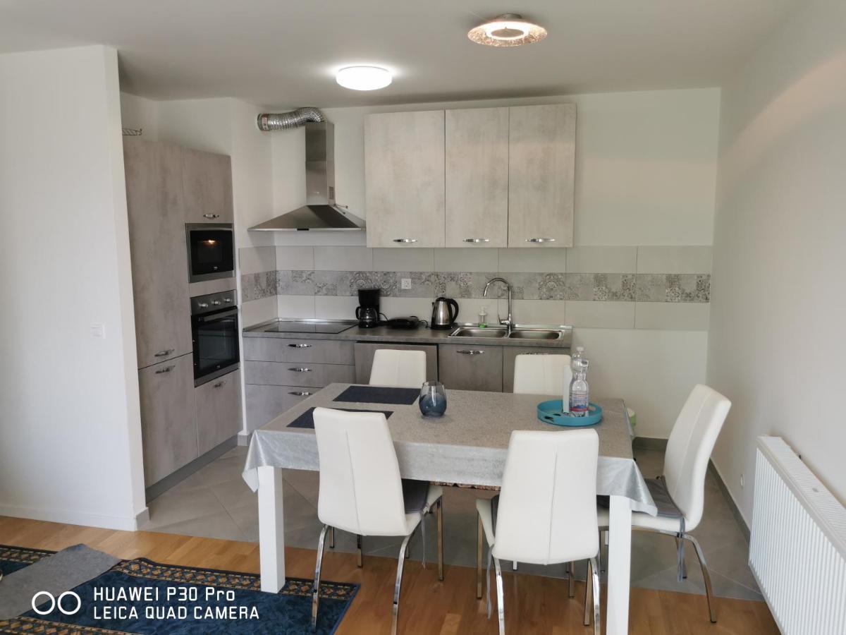 Center Pearl #new#free Reserved Parking In Garage Elevator Direct Access#business And Pleasure#city View&balcony&sunny&cafes&markets&tram#city Center#working Room#2 Toliets#2 Bedrooms